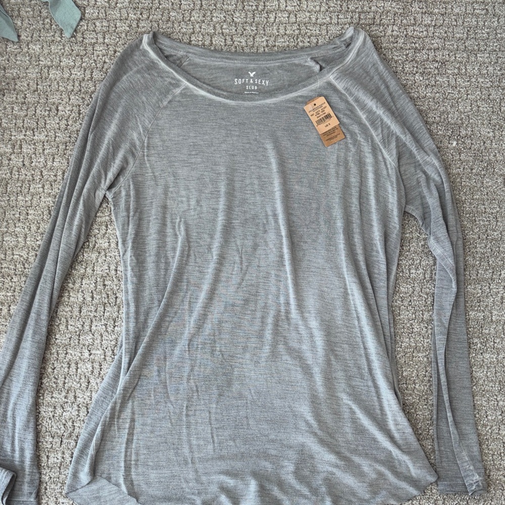 American Eagle Outfitters Soft Gray Long Sleeve Tee